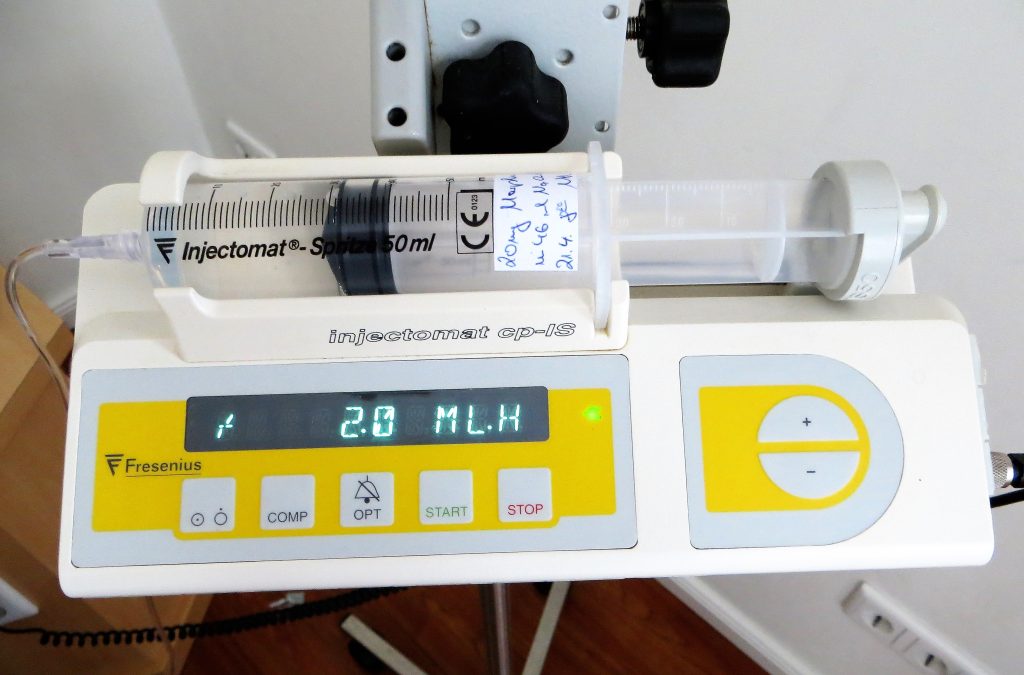 Acasă administrare tratament intravenos prin injectomat